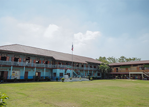 WAT KOKMAYOMの校舎